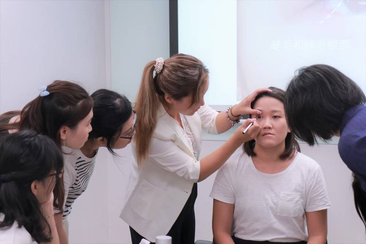 團體彩妝課程、企業團體活動化妝講座 從保養基礎到化妝步驟