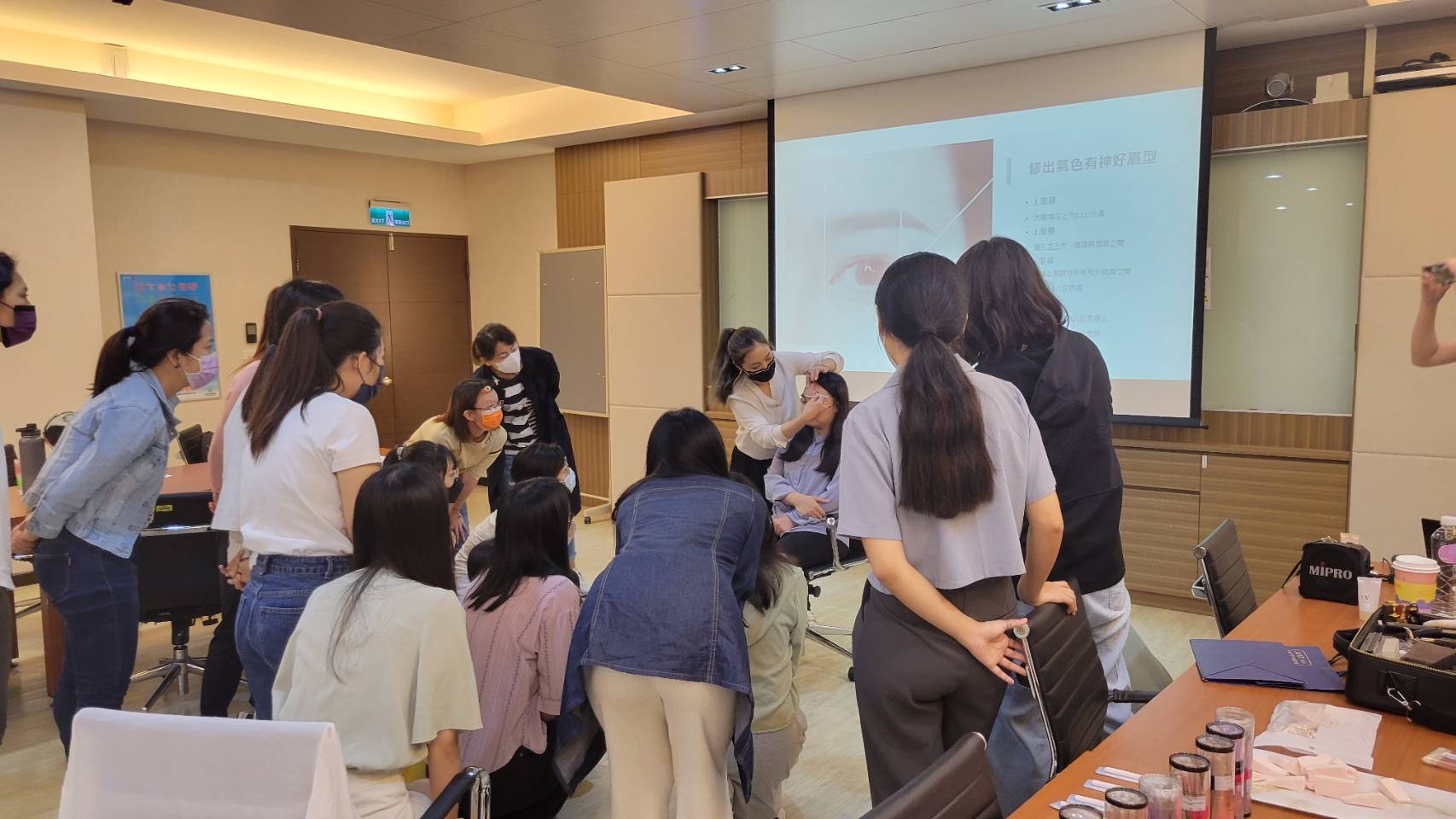 職場彩妝工作坊 團體化妝課程 淡江大學諮詢輔導中心